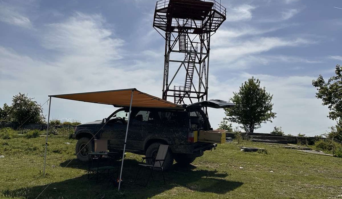 Automjet overland në një kodër në Kosovë